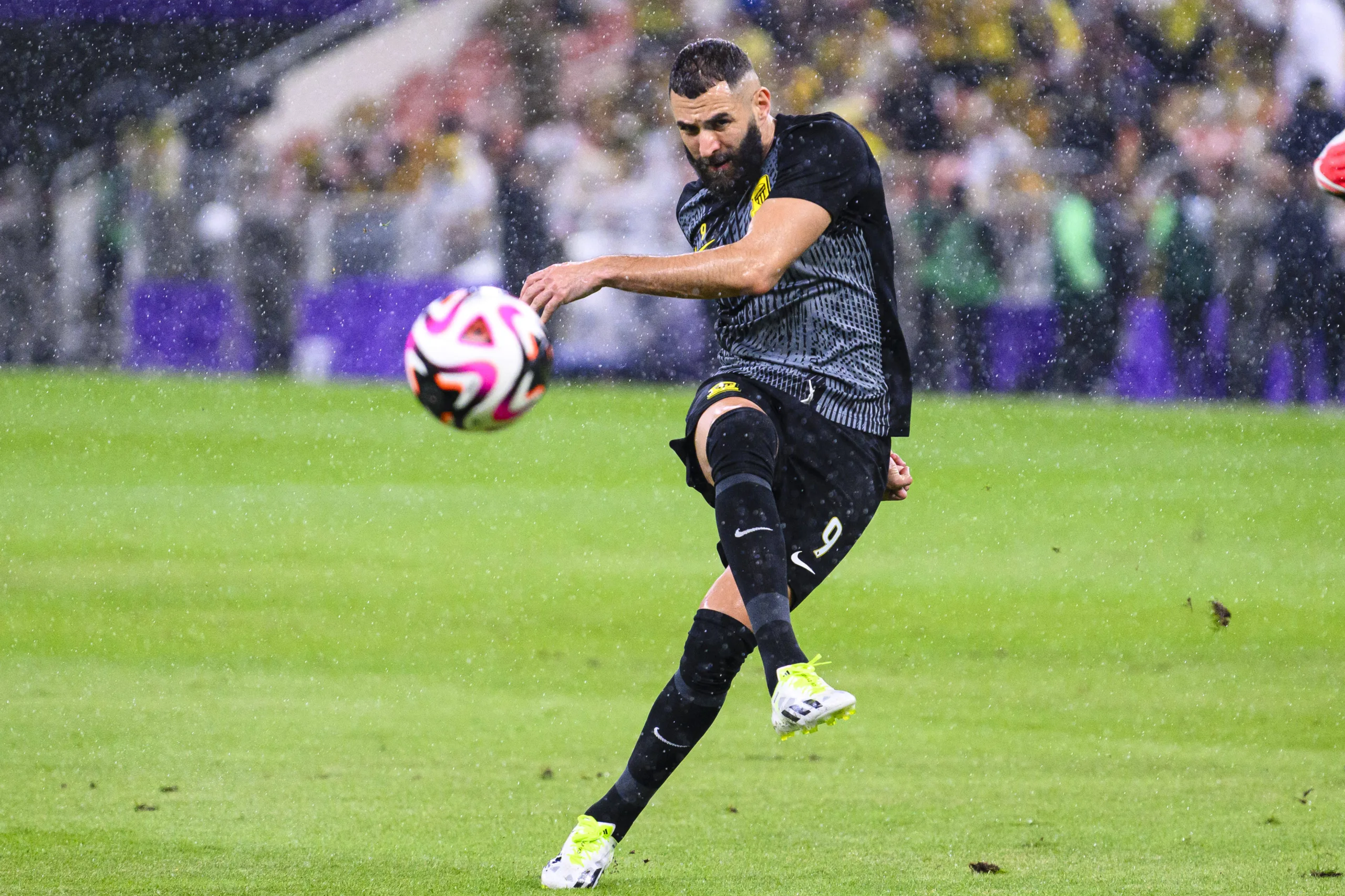 Pochettino aposta em Benzema ou Firmino para salvar a temporada do Chelsea