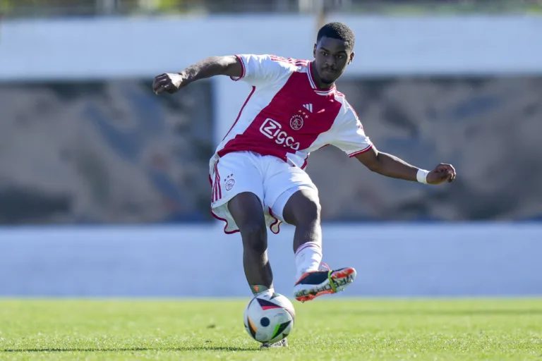 Brexit impõe desafios para clubes da Premier League contratarem jovens jogadores