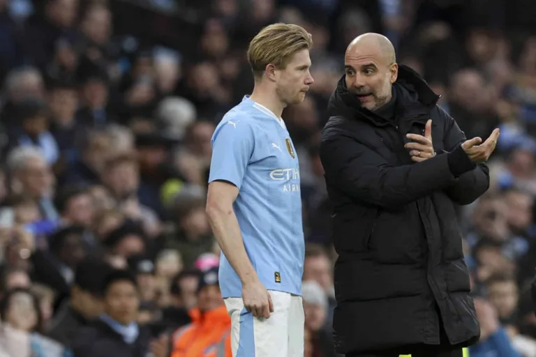 De Bruyne se destaca em seu retorno aos gramados pelo Man City