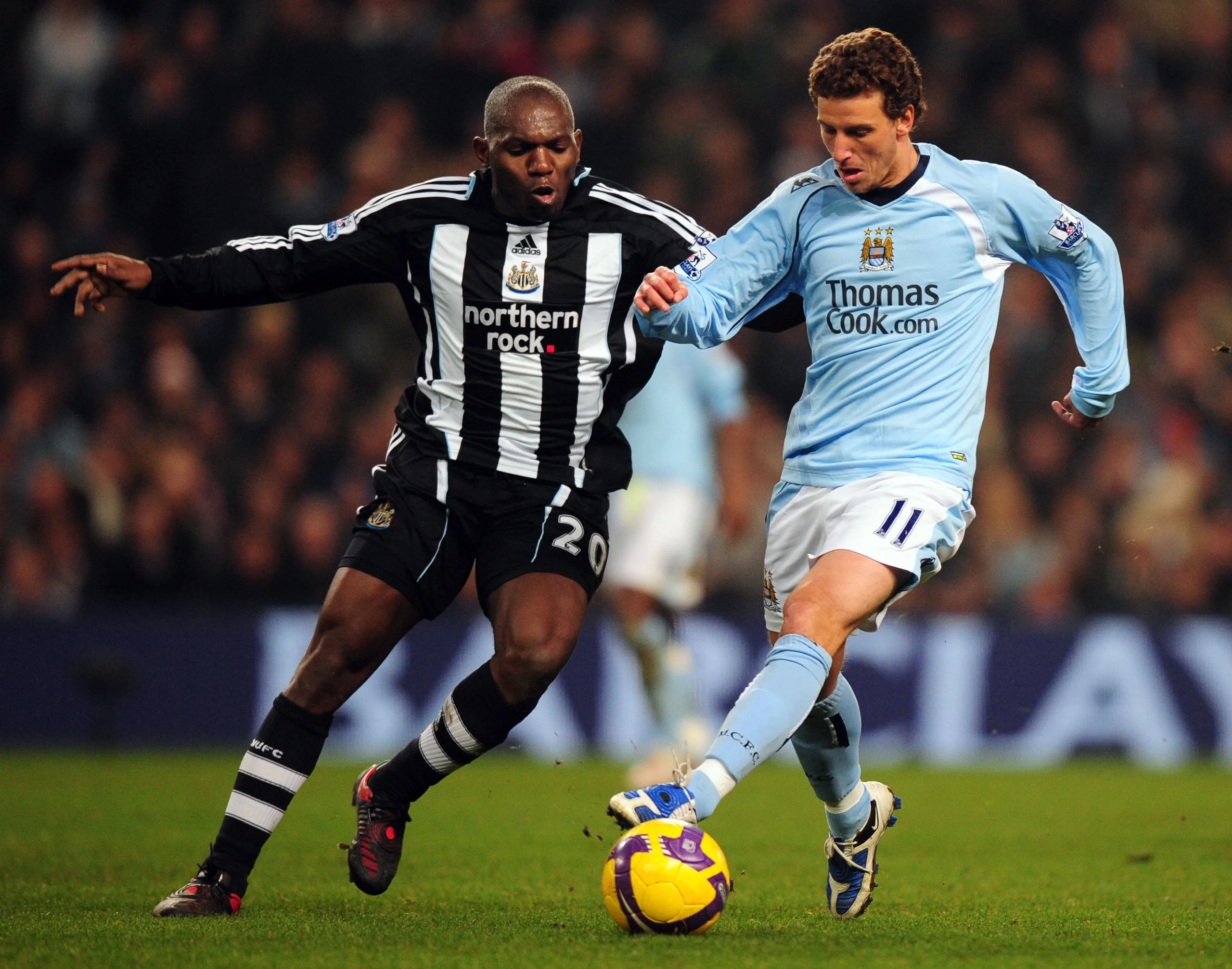 Elano relembra tempos de Manchester City