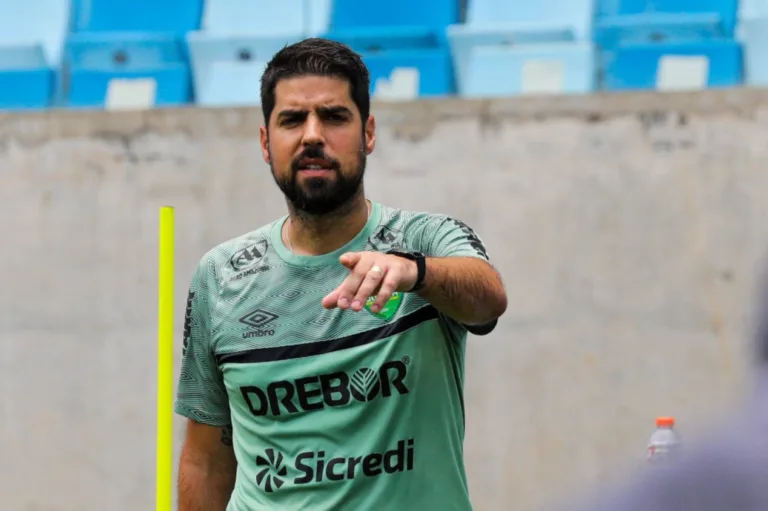 SPFC conversa com técnico do Cuiabá para substituir Dorival Jr.