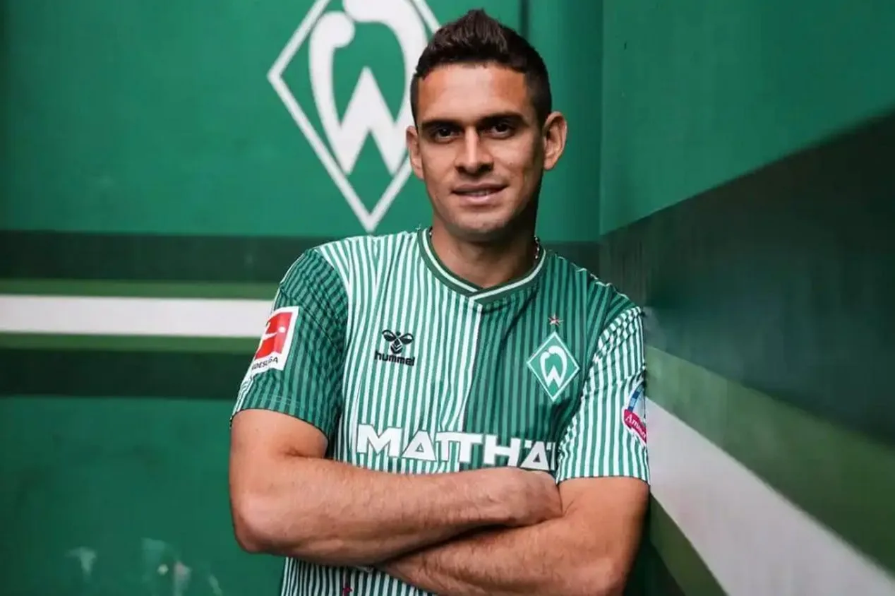 Ídolo do Werder Bremen confirma conversas de Borré com o Internacional