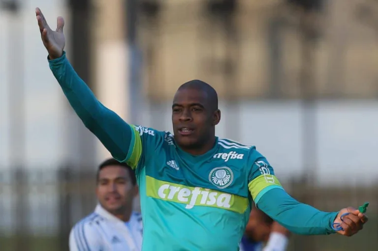 Jailson, ex-Palmeiras, provoca o Flamengo e elege melhor goleiro do Brasil