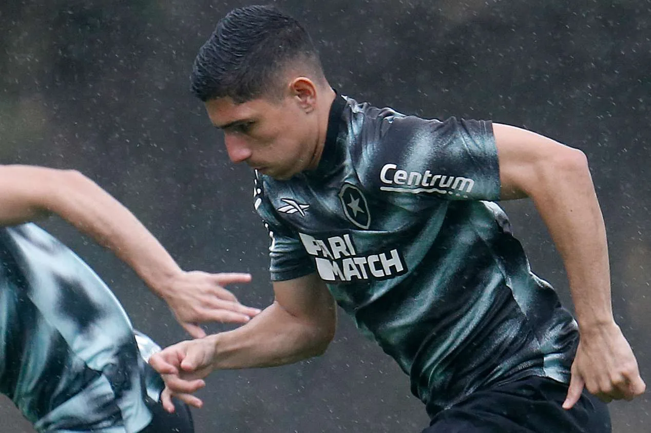 Recém-chegado ao Botafogo, Savarino “pega” camisa 10 de Segovinha