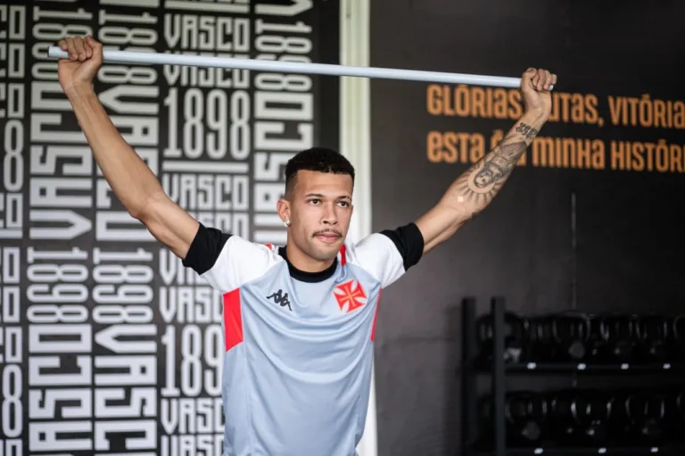 Reforços do Vasco aparecem no BID e podem estrear no Carioca