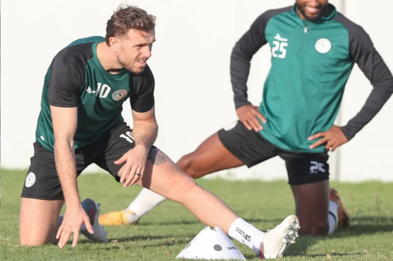 Ajax tenta tirar Jordan Herderson da Arábia Saudita; entenda