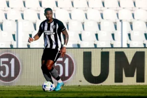 Palmeiras mira atacante do Botafogo