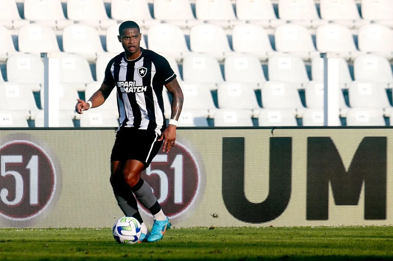 Palmeiras mira atacante do Botafogo