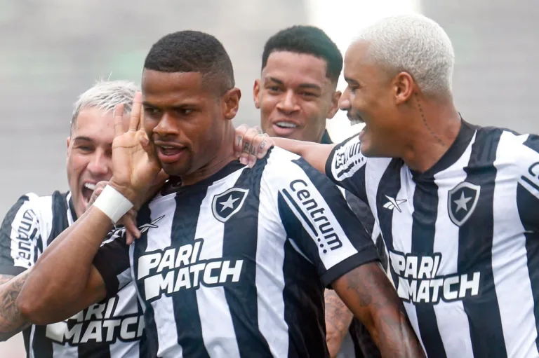 Com reservas, Botafogo derrota o Bangu e se mantém 100% no Carioca
