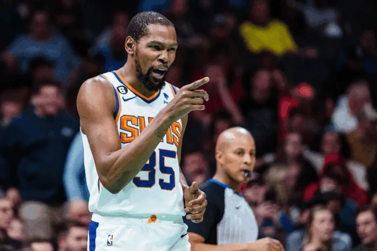 NBA: Durant descarta rumores e afirma intenção de seguir nos Suns