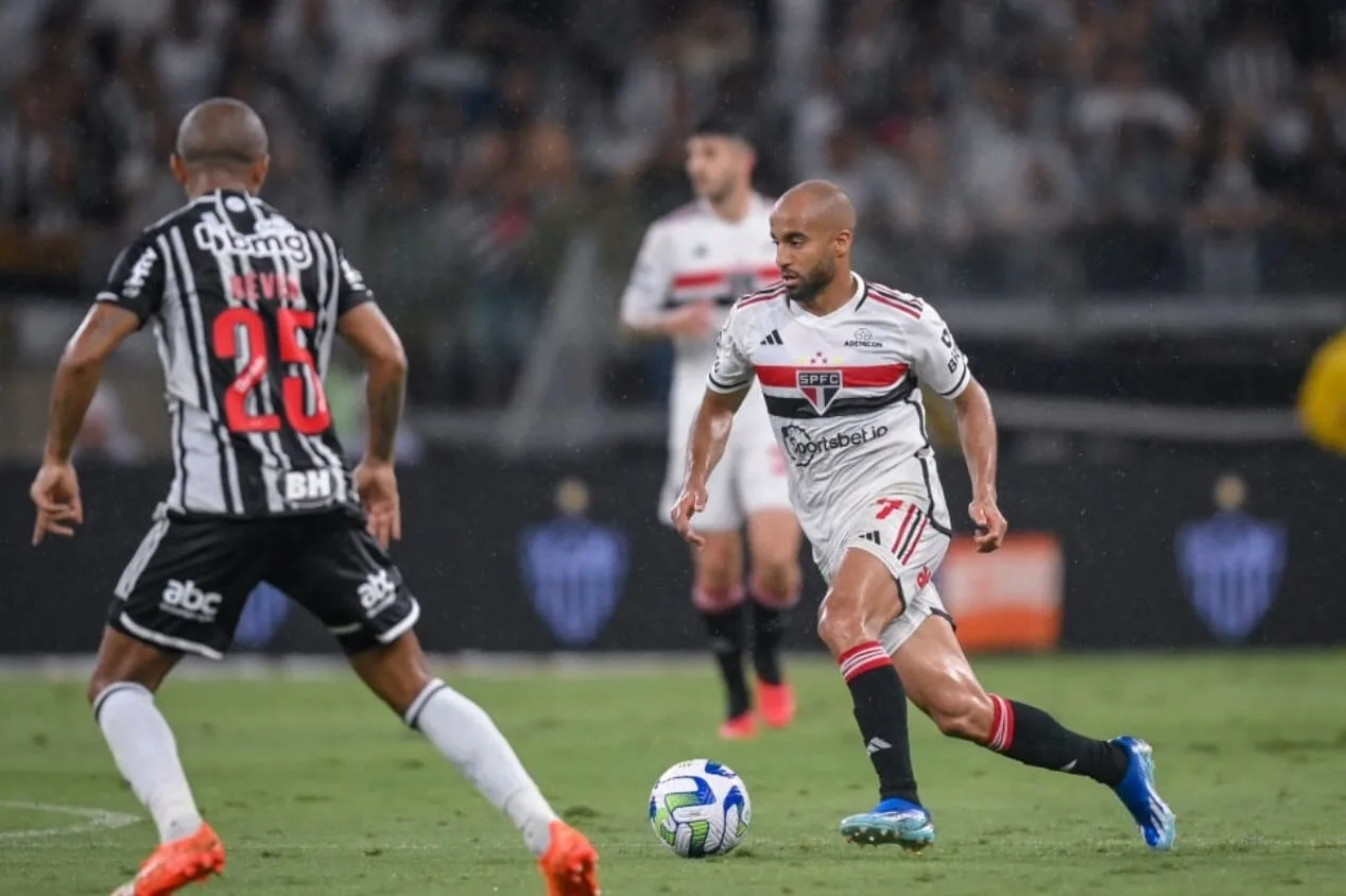 Lucas Moura revela posição que prefere atuar no SPFC e fala sobre Carpini