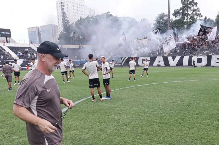 Com a saída de Veríssimo, veja quem pode ganhar espaço no Corinthians