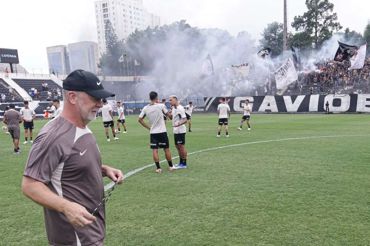 Com a saída de Veríssimo, veja quem pode ganhar espaço no Corinthians