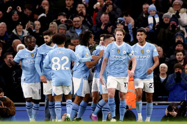 Manchester City bate Burnley e segue na caça ao Liverpool, líder da Premier League
