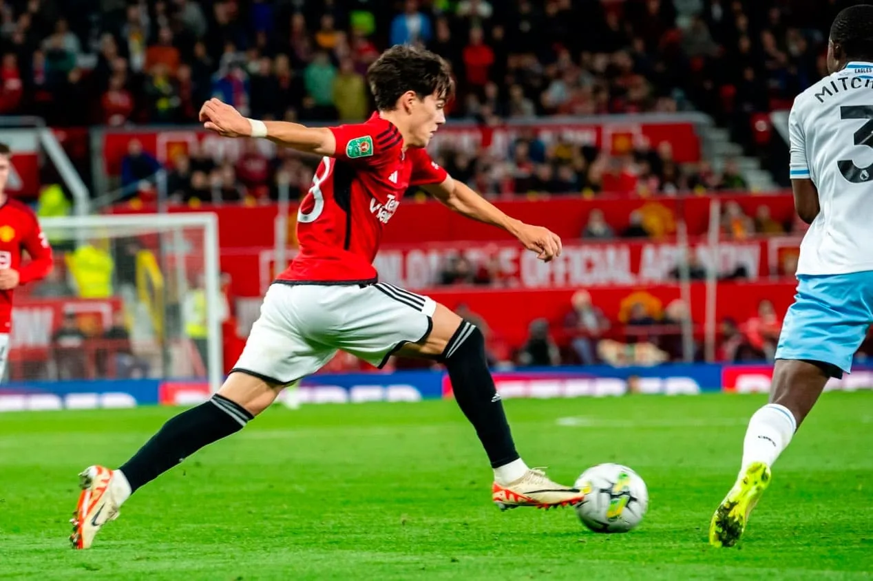 Manchester United deve emprestar Facundo Pellistri para o Granada, da La Liga