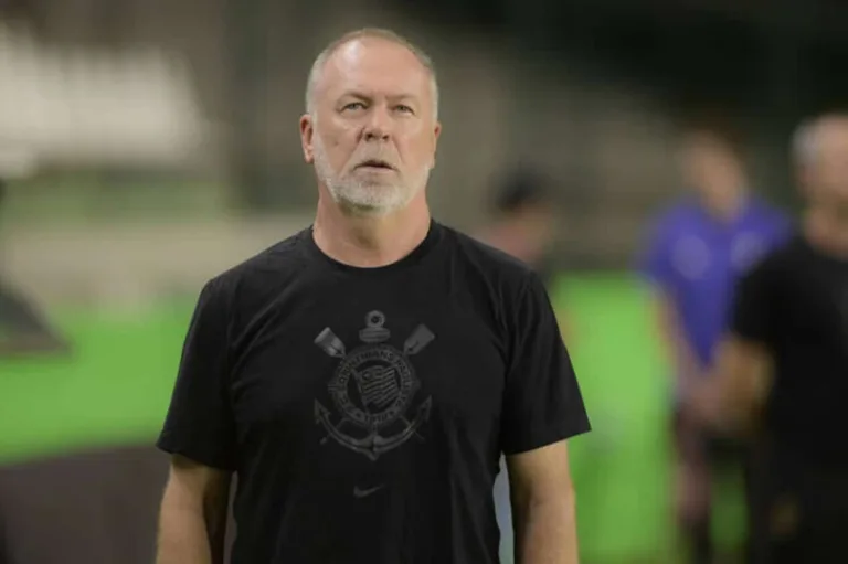 Corinthians: Mano Menezes encontra novos reforços do time neste domingo