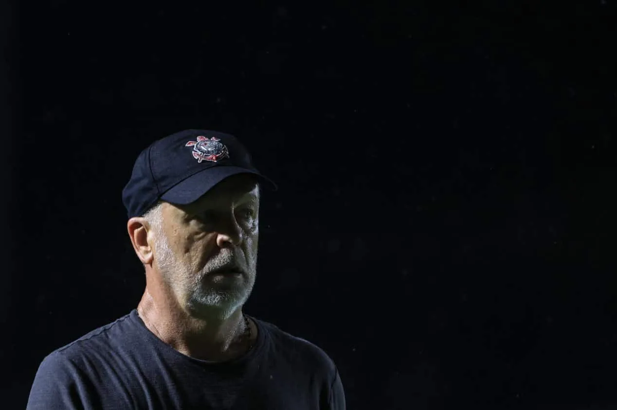 Mano Menezes elogia comportamento do Corinthians em derrota para o SPFC: “remete para coisas melhores no futuro”