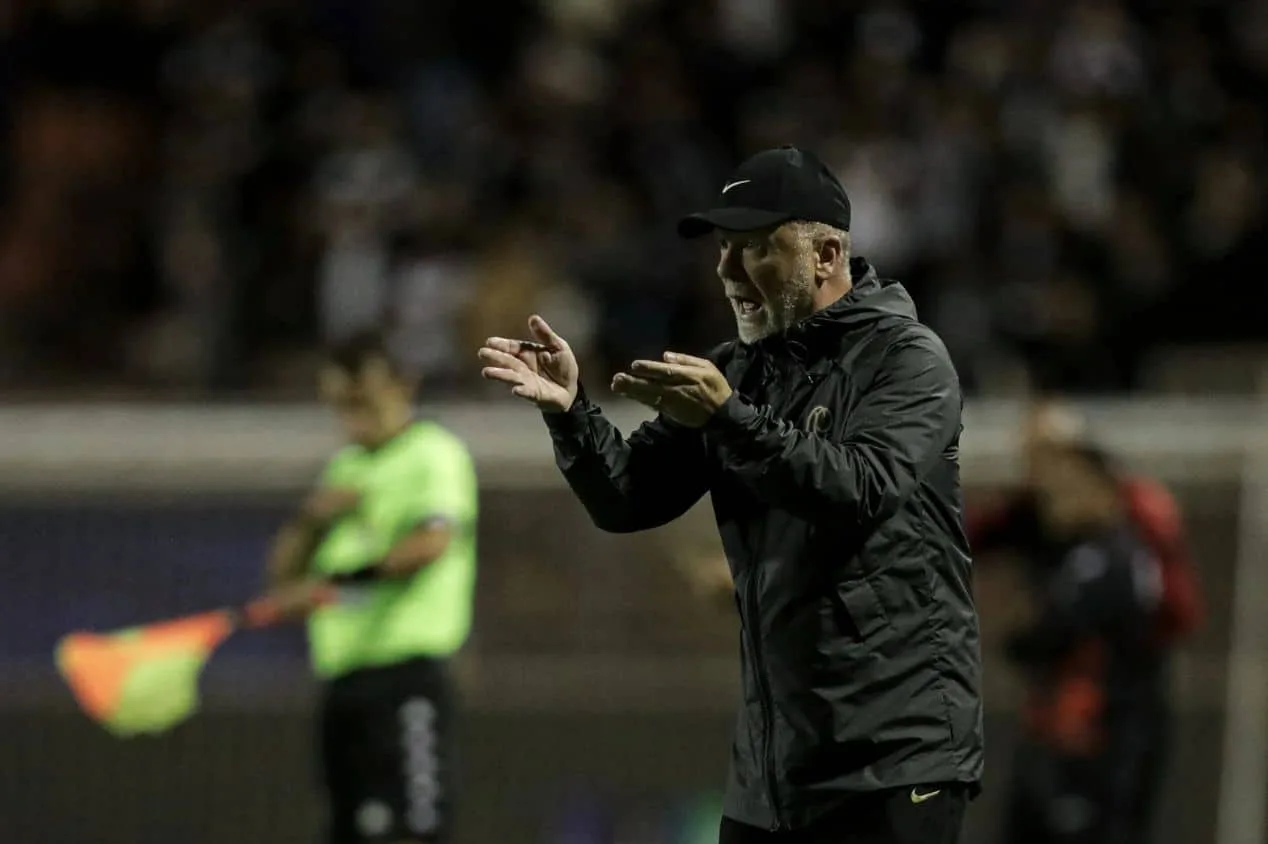 Benja ironiza “clima” no Corinthians após declarações de Cássio e Mano Menezes