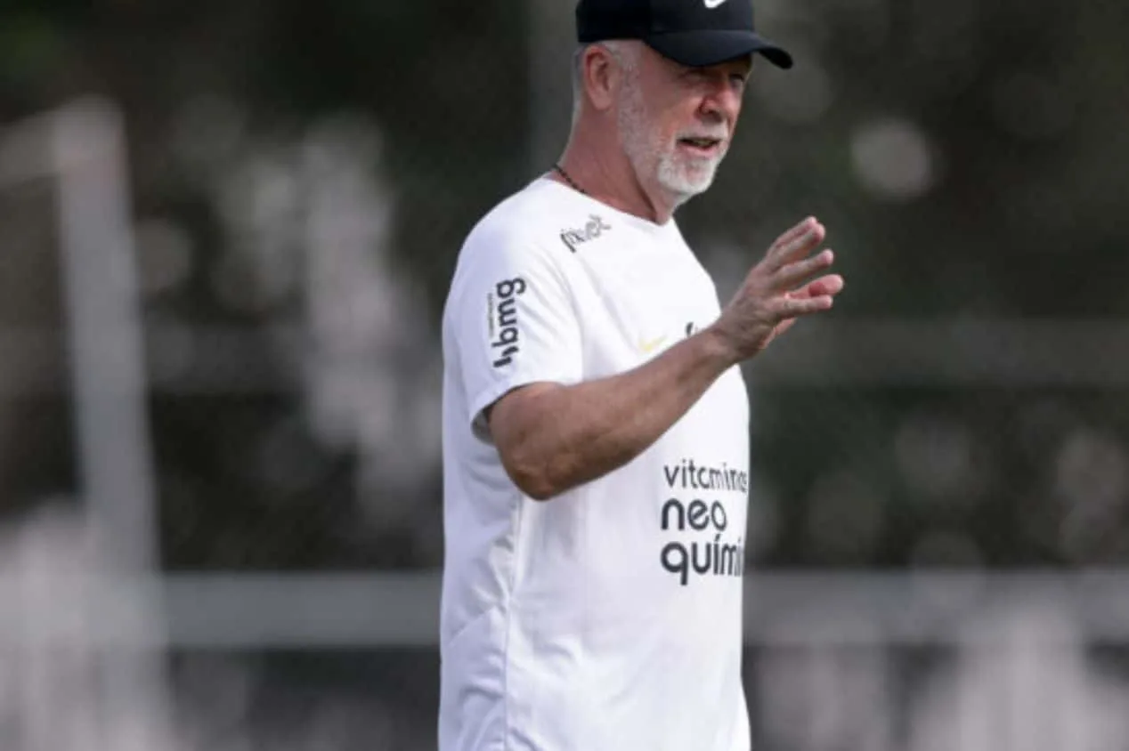 Augusto Melo banca permanência de Mano Menezes no Corinthians