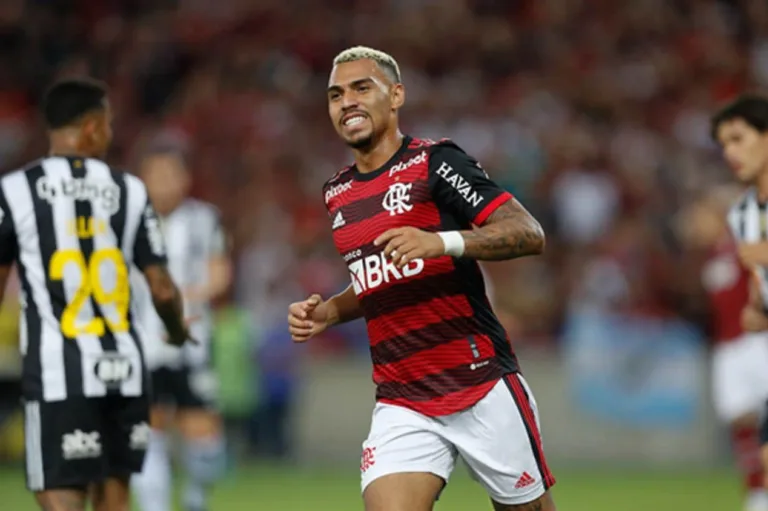 Presidente do Corinthians diz o que falta para jogador do Flamengo ser anunciado