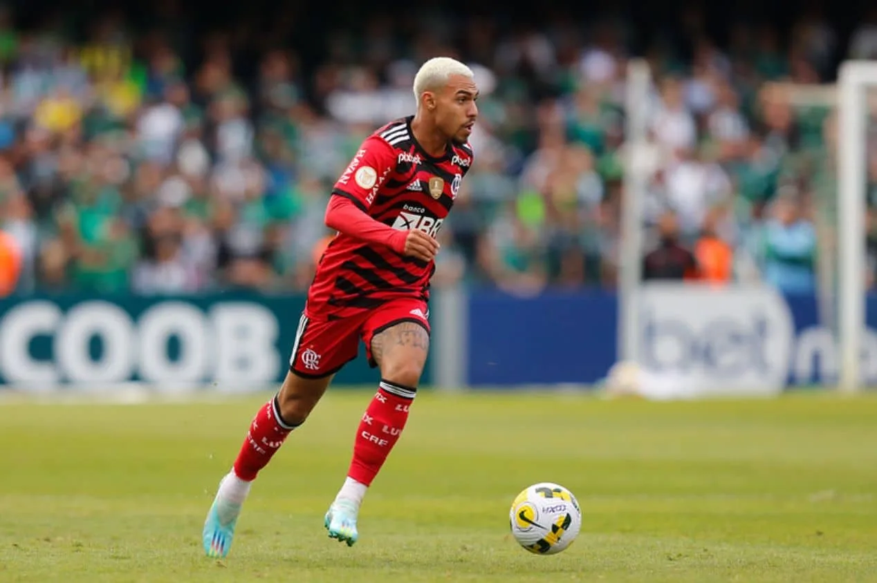 Mauro Cezar diz que Corinthians ganha opção com Matheuzinho, mas ironiza lateral do Flamengo