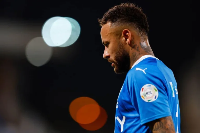 Neymar rebate críticas sobre peso e publica vídeo: “Atura ou surta”