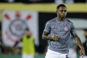 Reforço do Corinthians sente dores e deixa o gramado em jogo contra o São Bernardo