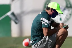 Palmeiras pode frear pedido de Abel Ferreira no mercado da bola; entenda