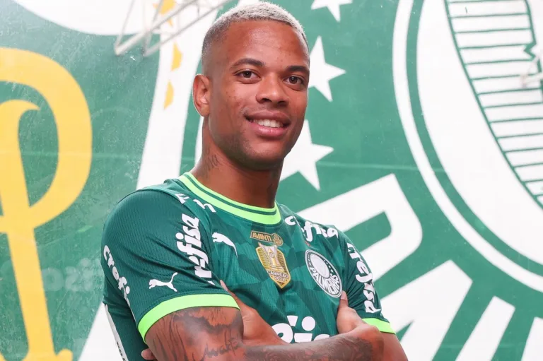 Grêmio busca contratação de lateral do Palmeiras no mercado da bola