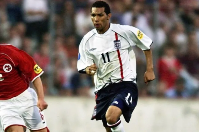 Ex-atacante da Premier League vai à falência e é expulso de casa após divórcio