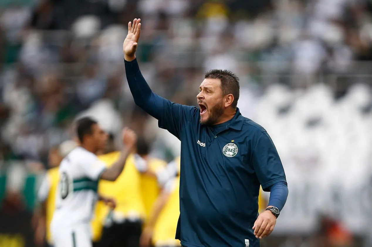 Corinthians convida Thiago Kosloski para integrar a comissão de Mano Menezes