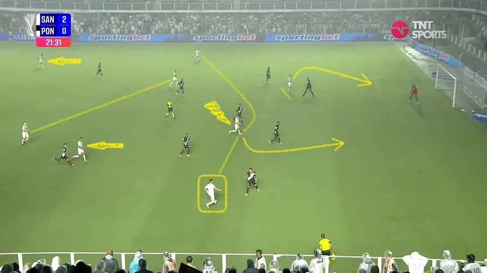 Giuliano é o ponta de lança do 4-2-3-1 de Fábio Carille. Arma o jogo e aparece na área para concluir a gol como mais um atacante. Foto: Reprodução / TNT Sports Brasil