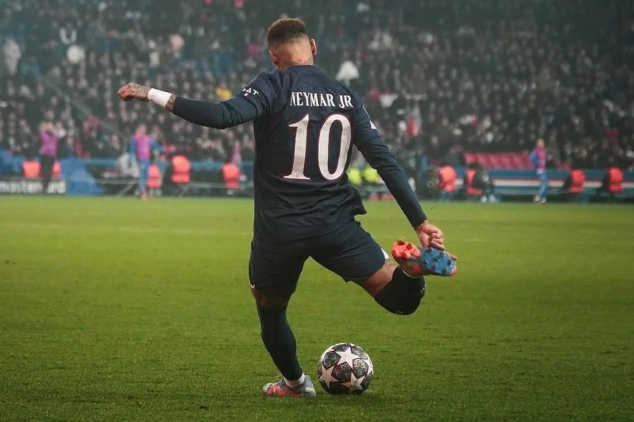 Com Neymar na lista, confira as 10 contratações mais caras da história do futebol