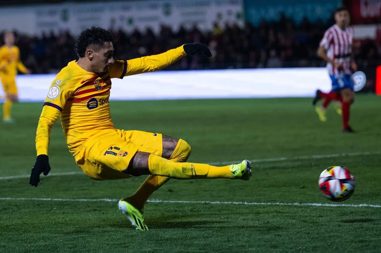 Barcelona derrota Barbastro com gol de Raphinha e avança na Copa do Rei