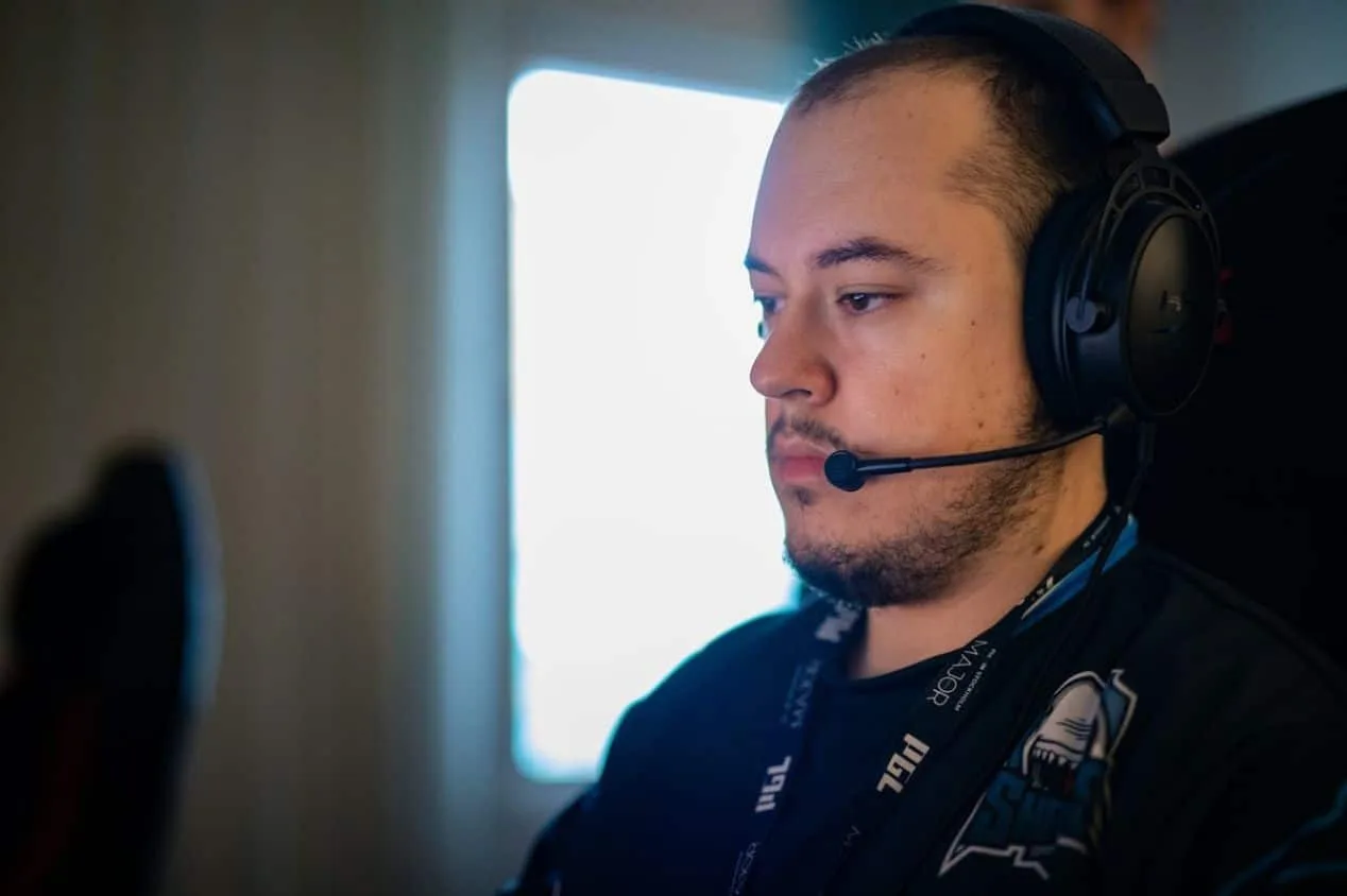 Dupla deixa o Flamengo e time busca opções no mercado