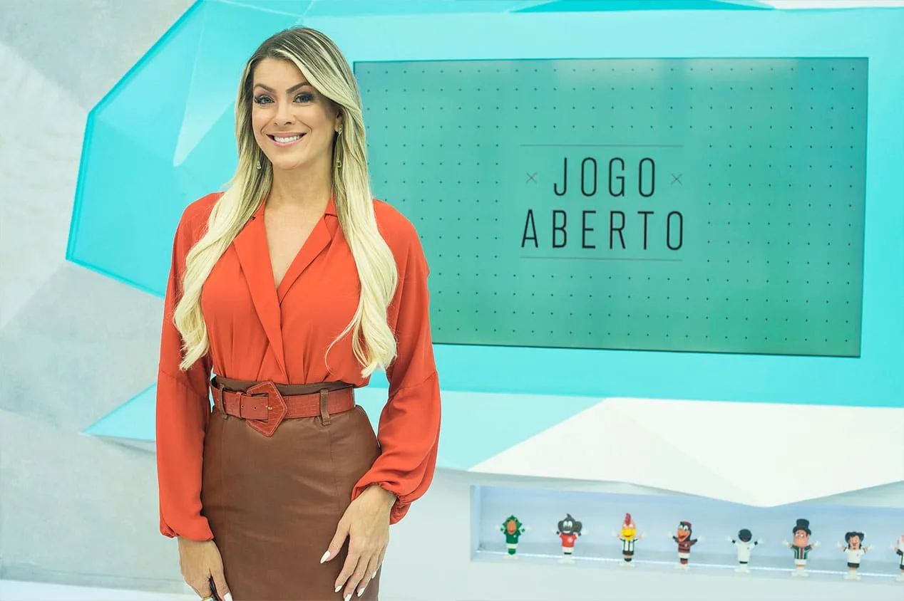 Renata Fan, apresentadora do Jogo Aberto, renova com a Band até 2027