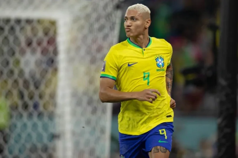 Richarlison revela time do coração no futebol brasileiro: “Acompanho de madrugada”