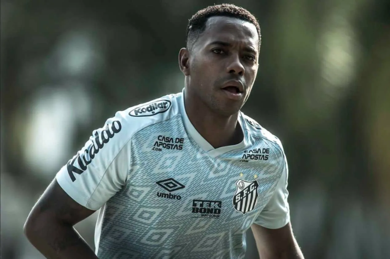 Robinho cogita volta aos gramados e sinaliza possível destino no futebol brasileiro