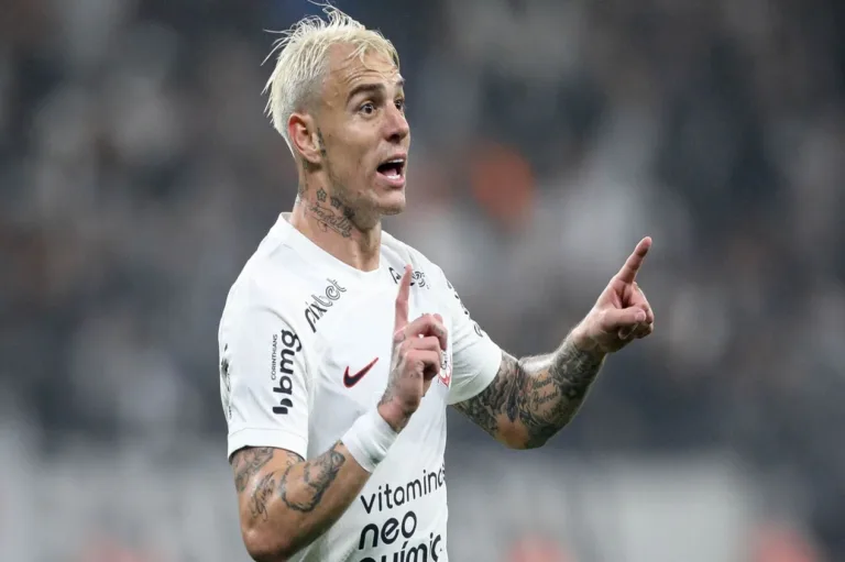 Marco Bello revela postura do Corinthians sobre possível retorno de Róger Guedes