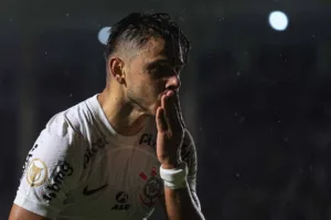 Romero se aproxima de se tornar o maior artilheiro do Corinthians na Arena