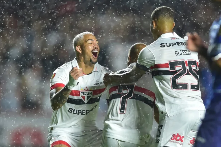São Paulo joga bem e estreia no Paulistão com vitória sobre o Santo André
