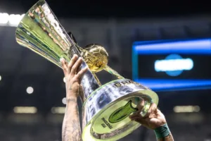 Cicinho crava campeão da Libertadores e Brasileirão Série A 2024