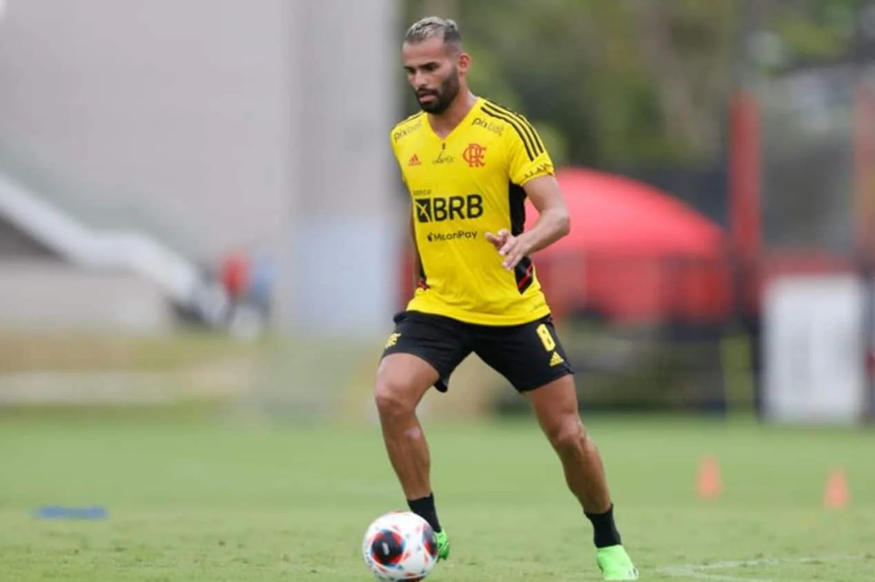 Mauro Cezar questiona Flamengo sobre baixo valor da venda de Thiago Maia