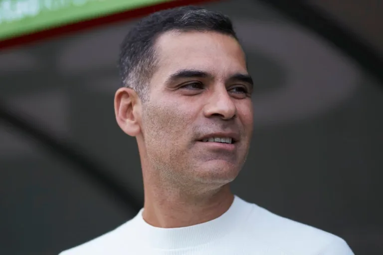 Barcelona procura novo treinador; brasileiro fora dos planos