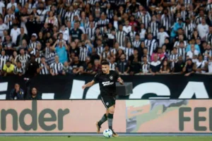 Grêmio cogita contratação de Tiquinho Soares, atacante do Botafogo