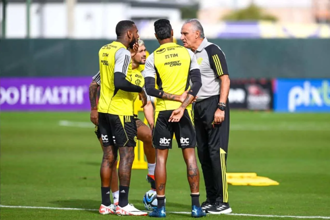 Mauro Cezar sugere cobradores de faltas no Flamengo e deixa aviso para Tite