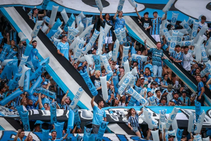 Pesquisa aponta que Grêmio segue com mais torcida que o Internacional e torcida tira onda: “Jamais comparem” Pesquisa aponta que Grêmio segue com mais torcida que o Internacional e torcida tira onda: “Jamais comparem”