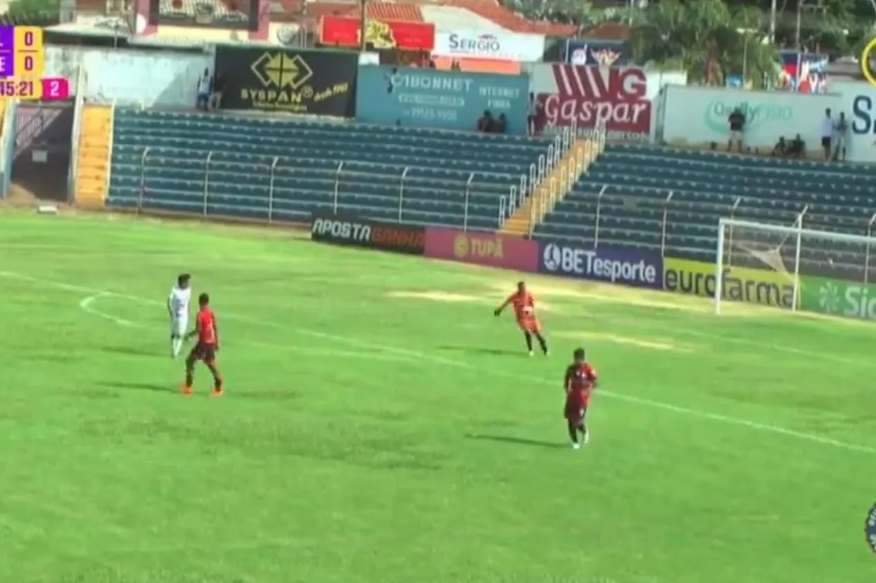 Ygor, goleiro do Atlético-GO, marca gol inusitado na Copinha; confira