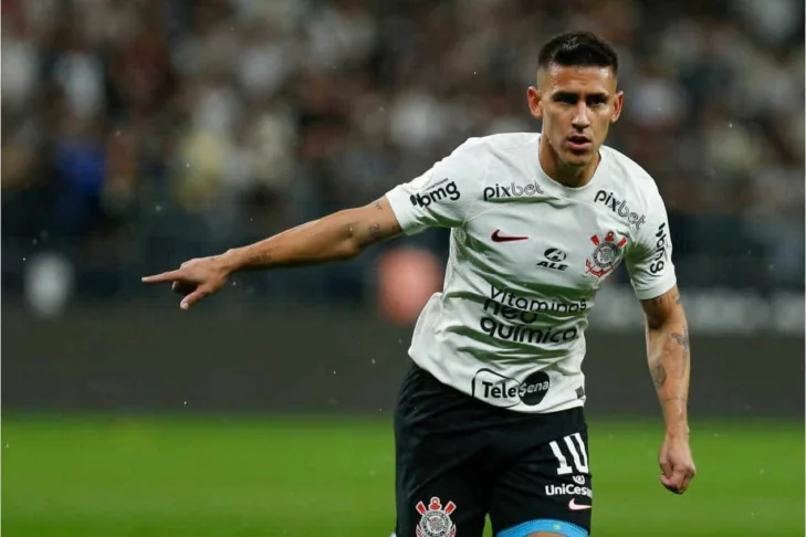Nicola responde interesse do futebol brasileiro  em Matías Rojas