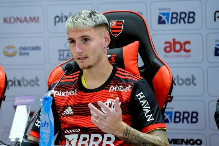 Flamengo lista Varela e agente comenta investida do Independiente